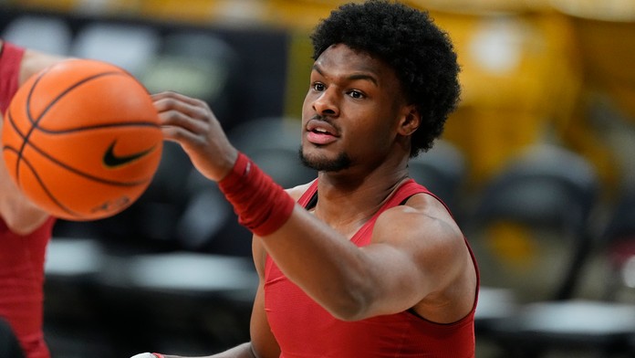 Podarí sa mu napodobniť slávneho otca? Syn LeBrona Jamesa sklamal fanúšikov