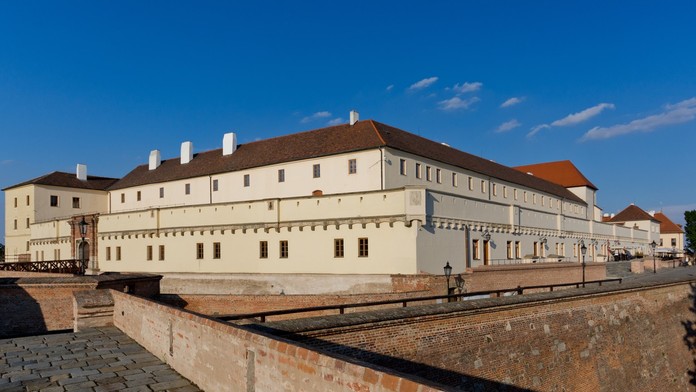 Hradné múry brnenského hradu Špilberk.