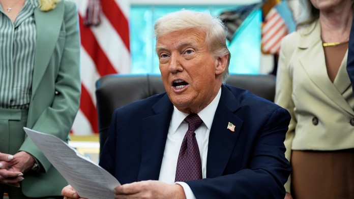 Trumpova vláda schválila prvú dodávku zbraní pre Ukrajinu