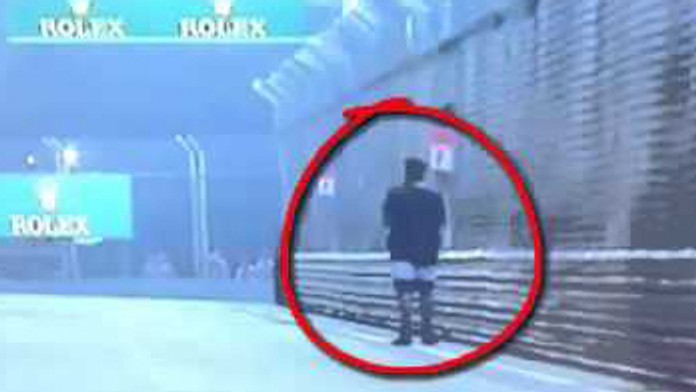 Muž na trati v Singapure.