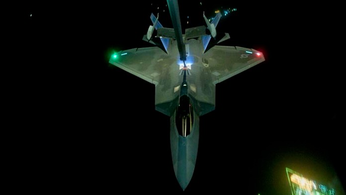 Americké bojové lietadlo F-22 Raptor.