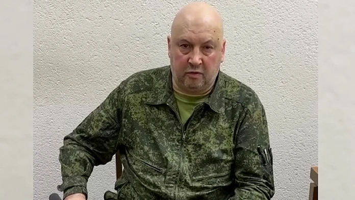 Ruský „generál Armageddon“ končí na čele vzdušných síl. Putin zaňho našiel náhradu
