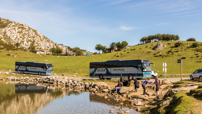 V Španielsku havaroval autobus s turistami. Zrútil sa počas výletu z horskej cesty