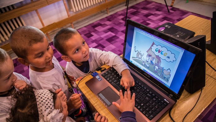 Detičky s ovečkami na Luniku IX