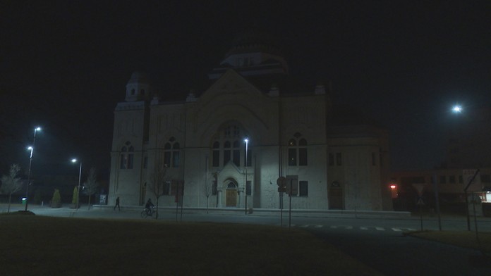 Slovenské pamiatky sa ponorili do tmy. Ochrancovia protestujú proti novému stavebnému zákonu