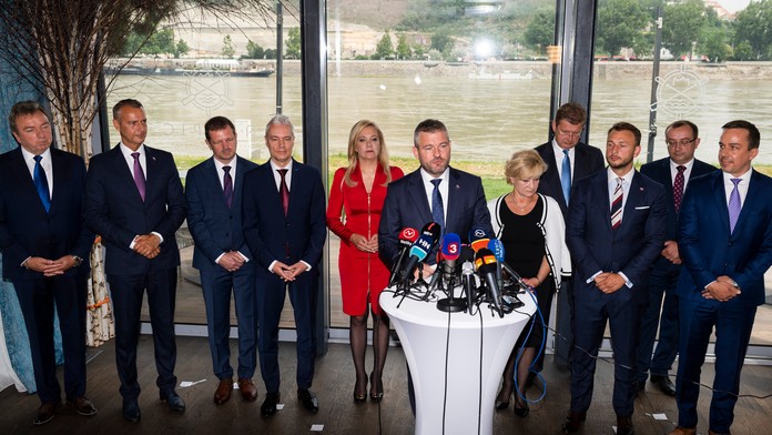 V bare na Floride sa za jednu noc nakazilo veľa ľudí koronavírusom