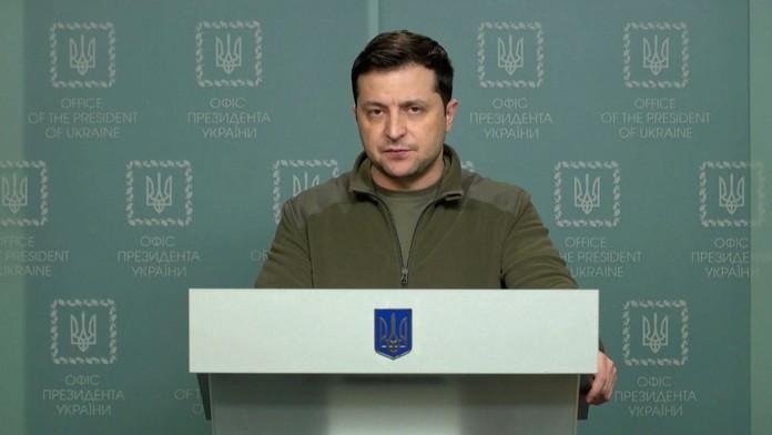 Zelenského ďalšia prosba západným spojencom: Dnes ráno bránime náš štát sami, najmocnejšie sily sveta to sledujú z diaľky