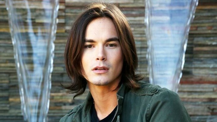 Roztomilé mrchy - Caleb (Tyler Blackburn)