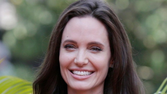 Angelina Jolie rozvodom údajne vôbec netrpí