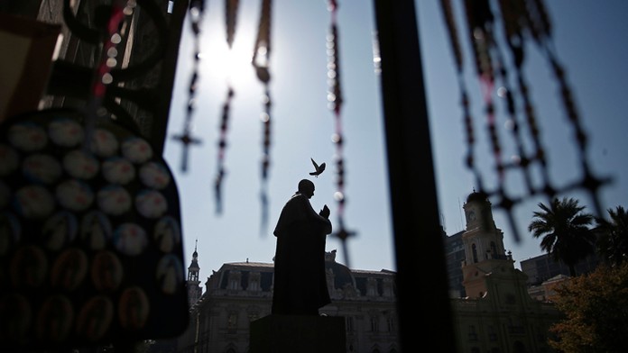 Čílsky biskup suspendoval 12 kňazov po správe o sexuálnej komunikácii.