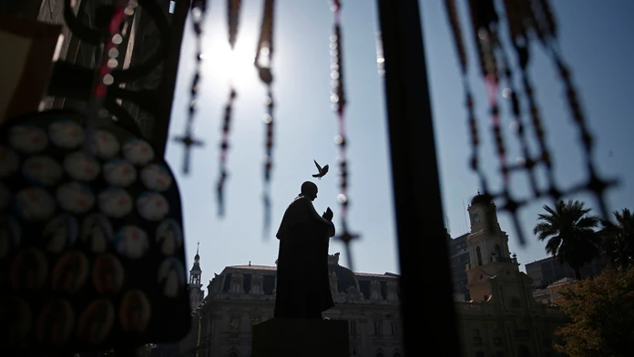 Čílsky biskup suspendoval 12 kňazov po správe o sexuálnej komunikácii.