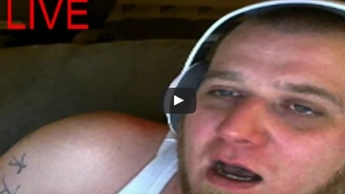 Brian už na videu bojoval s únavou.