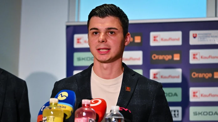 Mal patriť  k lídrom reprezentácie, no na domácom turnaji sa nepredstaví. Tréneri vyradili hráča zo zámoria