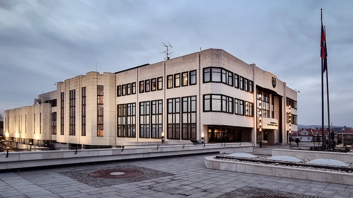 Na snímke budova Národnej rady