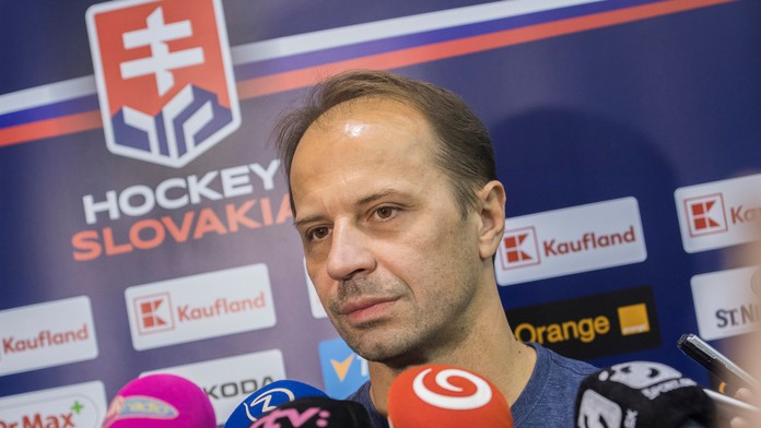 Asistent trénera reprezentácie Ján Pardavý počas rozhovoru po príchode na zraz pred Nemeckým pohárom.