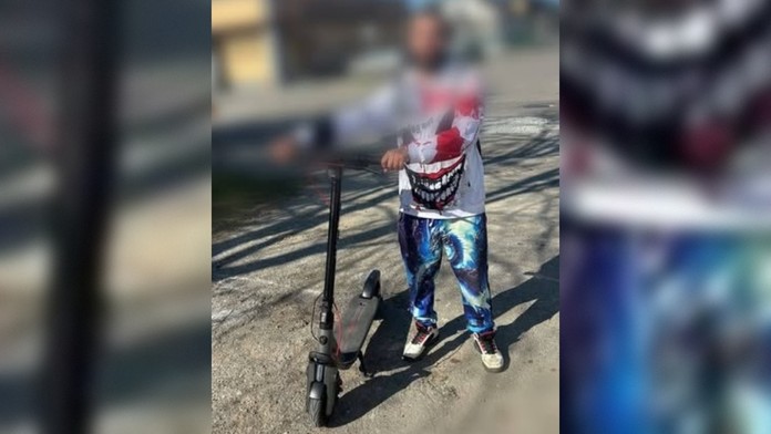 Muž na kolobežke nafúkal závratnú hodnotu. Policajtom sa priznal, že si išiel po ďalšiu fľašu vodky