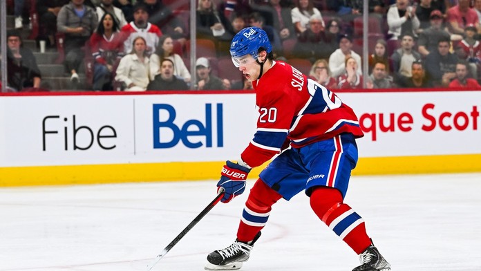 Na Slafkovského sa po zavinenom góle valí kritika. Kouč St. Louis z neho nechce robiť obetného baránka