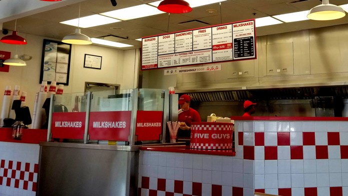 Na Slovensko mieri známy fastfood. Okrem hamburgerov ponúka aj hot-dogy