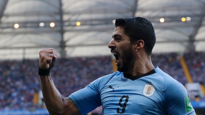 Luis Suarez oslavuje svoj úvodný gól v zápase základnej A-skupiny MS 2018 vo futbale Uruguaj - Saudská Arábia.