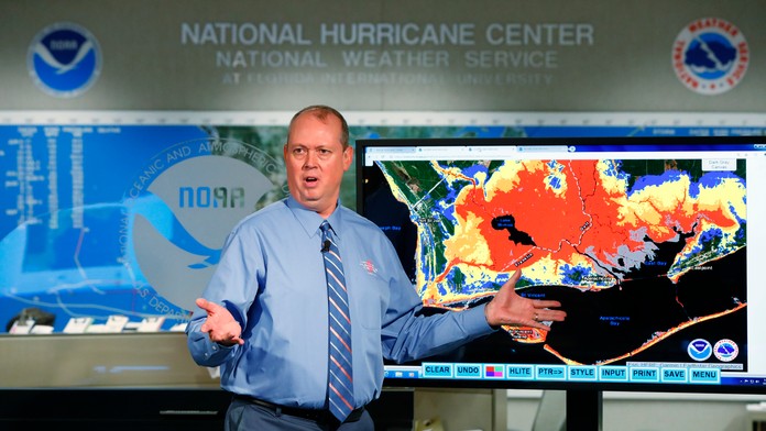 Vedúci Národného centra hurikánov Ken Graham.