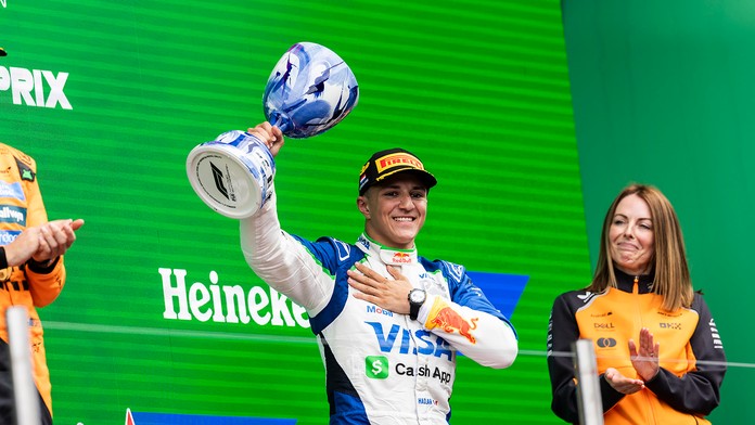 GALÉRIA: Prvé kariérne pódium Hadjara spôsobilo davovú psychózu. Lando Norris neskrýval frustráciu