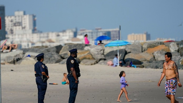 Pre žraloky uzavreli všetky pláže: Túto sezónu uhryzli na Long Islande už päť ľudí