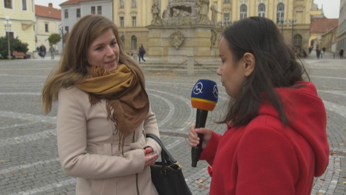 Nevidiaca Michaela si vyskúšala prácu novinárky s našim mikrofónom.