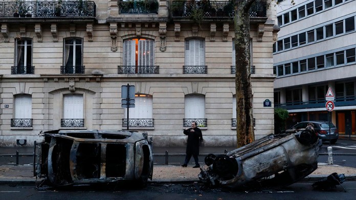 Nepokoje v Paríži.