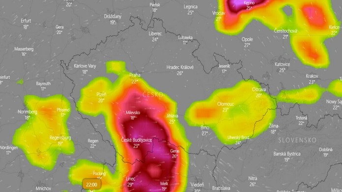 Na Česko sa ženú silné búrky