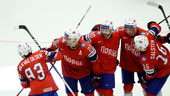 Radosť nórskych hráčov po góle v sieti Južnej Kórei v zápase na MS 2018.