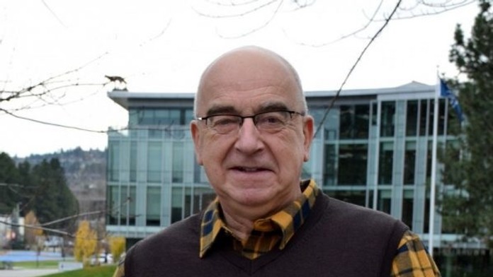 Belgický futbalista Romelu Lukaku (uprostred) sa teší po strelení gólu v priateľskom zápase Belgicko - Japonsko..jpg