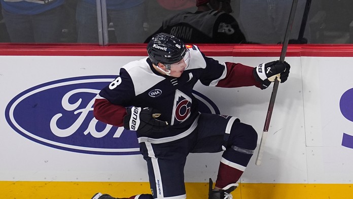 VIDEO: Rantanen sa prvýkrát predstavil v Colorade ako súper. Duel si podmanil trojbodový Makar