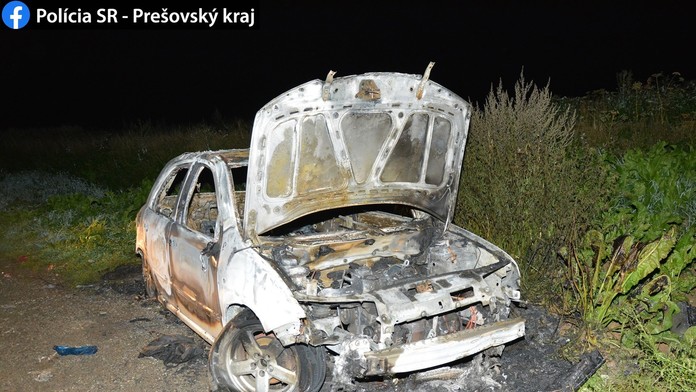 Podpálené auto.