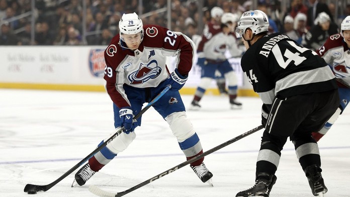 MacKinnon najproduktívnejším v histórii Avalanche. Históriu prepísalo aj trio Pittsburghu