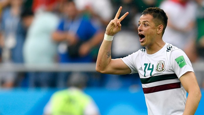 Chicharito sa postaral o druhý gól Mexika.