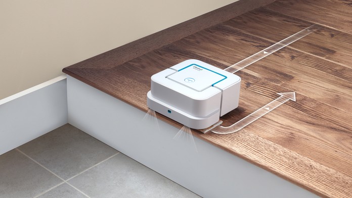 Robotický mop Braava Jet 240 nespadne zo schodov. 