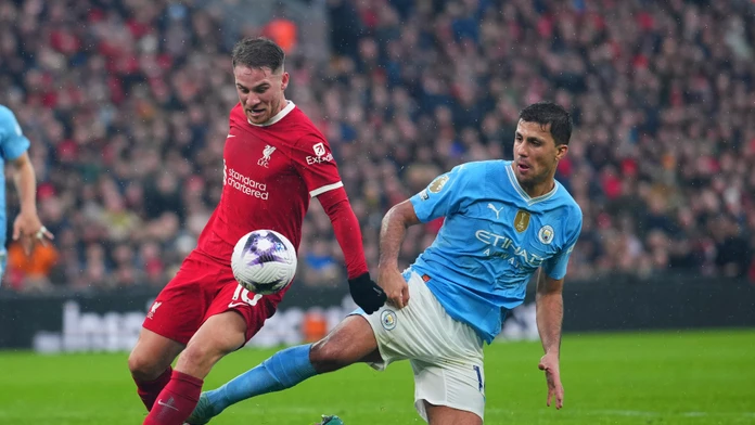 Šláger medzi Liverpoolom a City „vyhral“ Arsenal. Špica Premier League nemôže byť zamotanejšia
