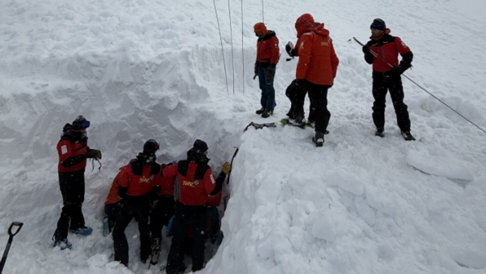 Ďalšia smrť v Tatrách. Muž sa na Valentína sám vybral na extrémne ťažkú trasu, našli ho metre pod snehom