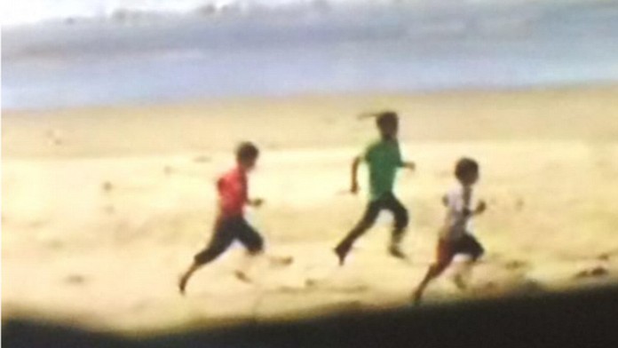 Palestínski chlapci pred bombardovaním