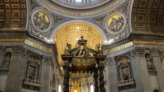 Oltár Baziliky svätého Petra vo Vatikáne.