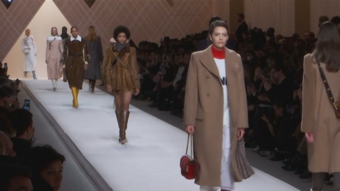 Sezóna, v ktorej budú prvýkrát dominantné umelé kožušiny príde už v kolekcii jar/leto 2018.