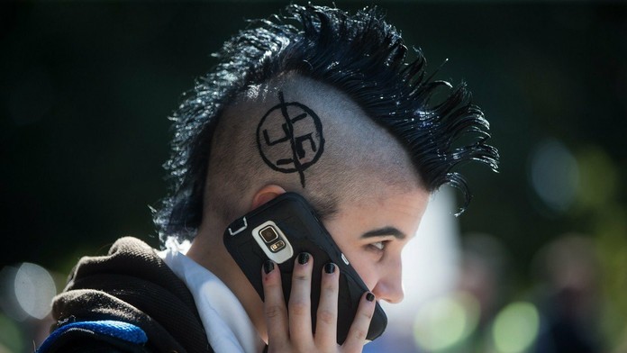 Zakážu v Európe fašistické symboly a heslá? Otázku riešili europoslanci