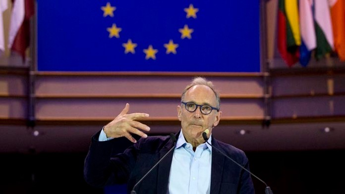 Pes jej totálne dokaličil ruku.