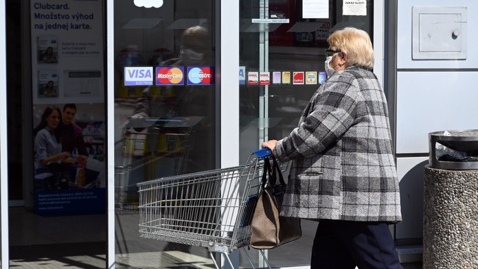 Dôchodcovia odkazujú vláde: Polovica z nás má 3,6 eura na celodennú stravu