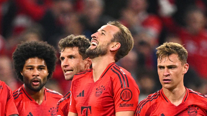 Kane priviedol Bayern k pohodlnej výhre, Hradecký odchytal v Nemecku jubilejný duel