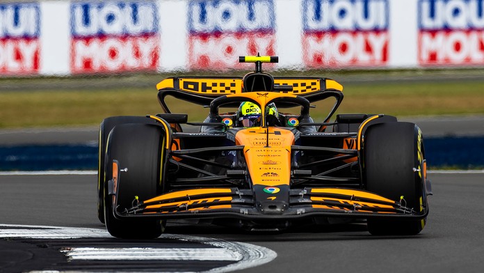 Jazdci McLarenu ovládli kvalifikáciu na VC Maďarska. Lando Norris získal druhýkrát v sezóne pole position