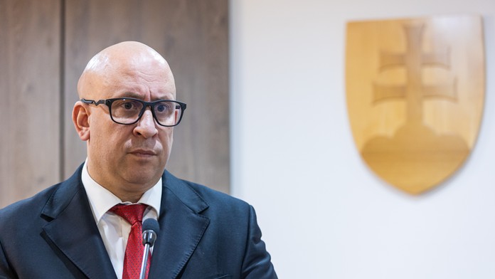 Minister Ráž bude čeliť odvolávaniu v pondelok