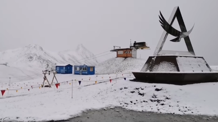 VIDEO: Dočkali sa. Vo viacerých alpských oblastiach napadol prvý sneh