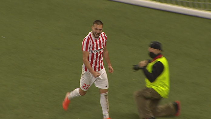 Andrej Kadlec oslavuje gól.