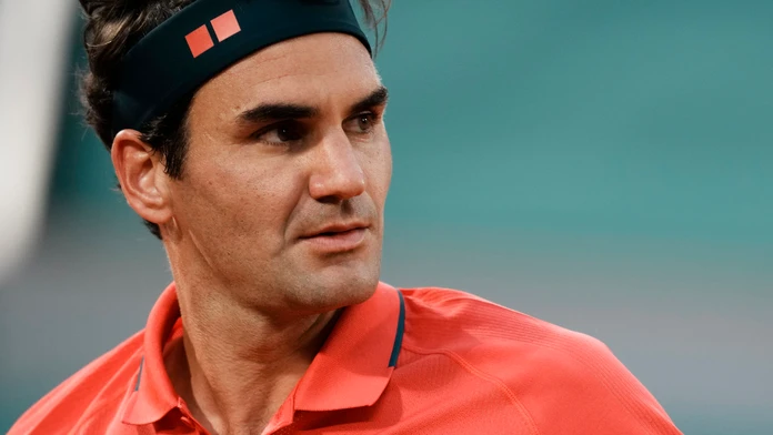 Roger Federer v zápase 3. kola Roland Garros 2021.